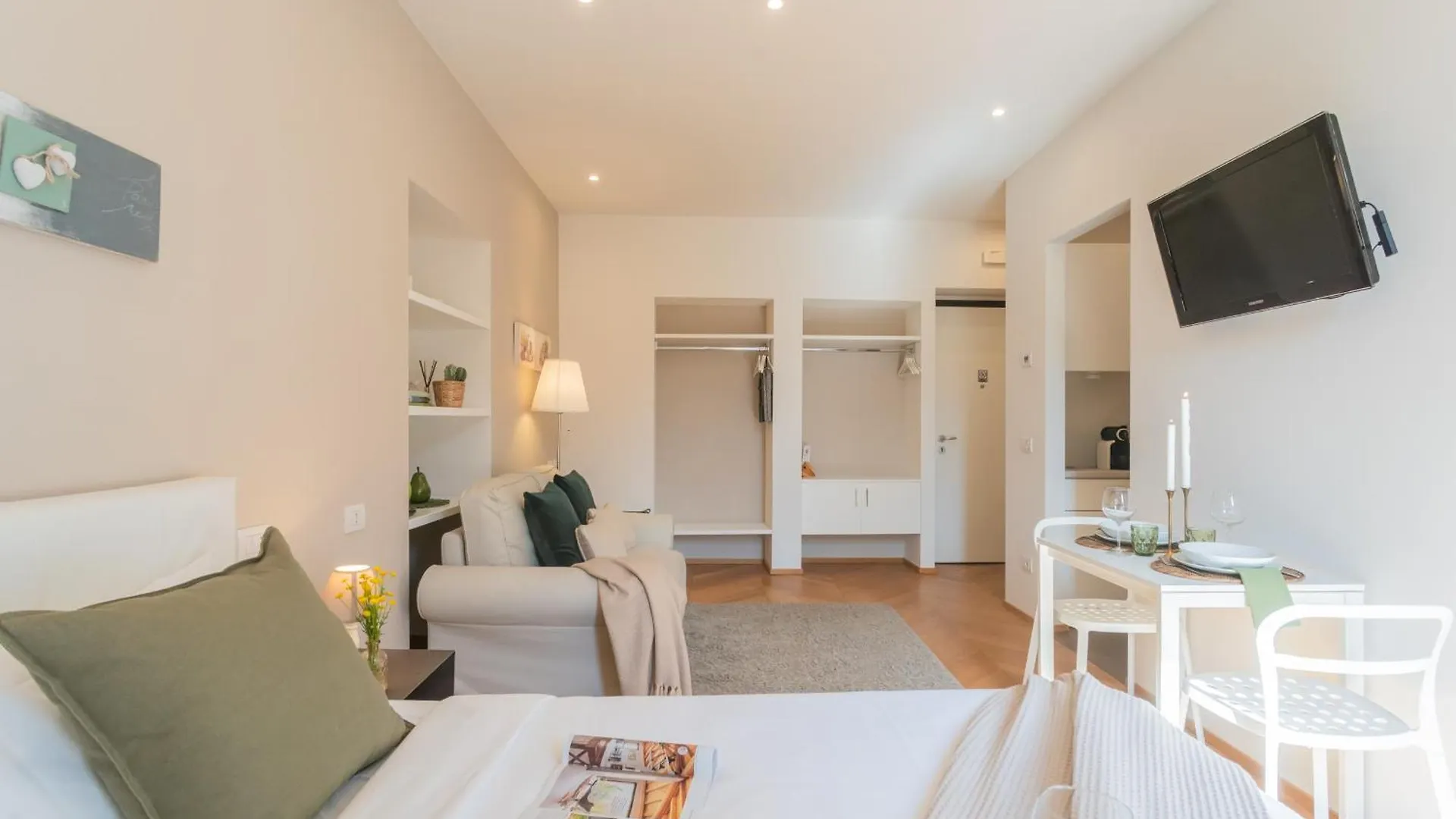 Mt Studios By Rent All كومو 0*,  إيطاليا