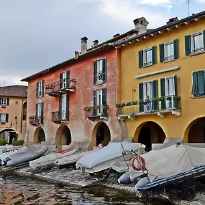 Appartement Portatorre Suite, A Charming In The Heart Of Como, Free Private Parking, Air Conditioning & More!, Côme