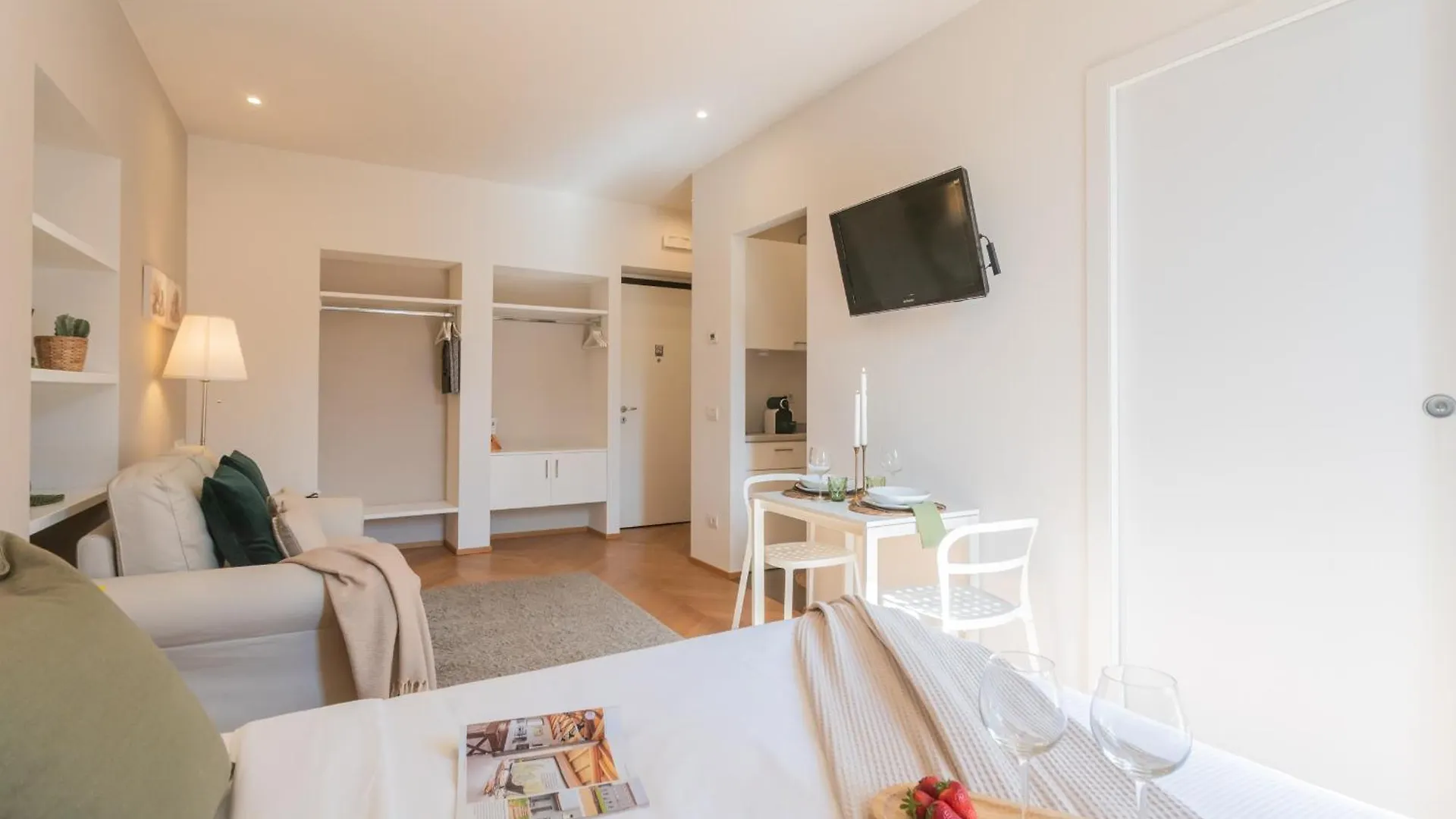 Mt Studios By Rent All Όπως